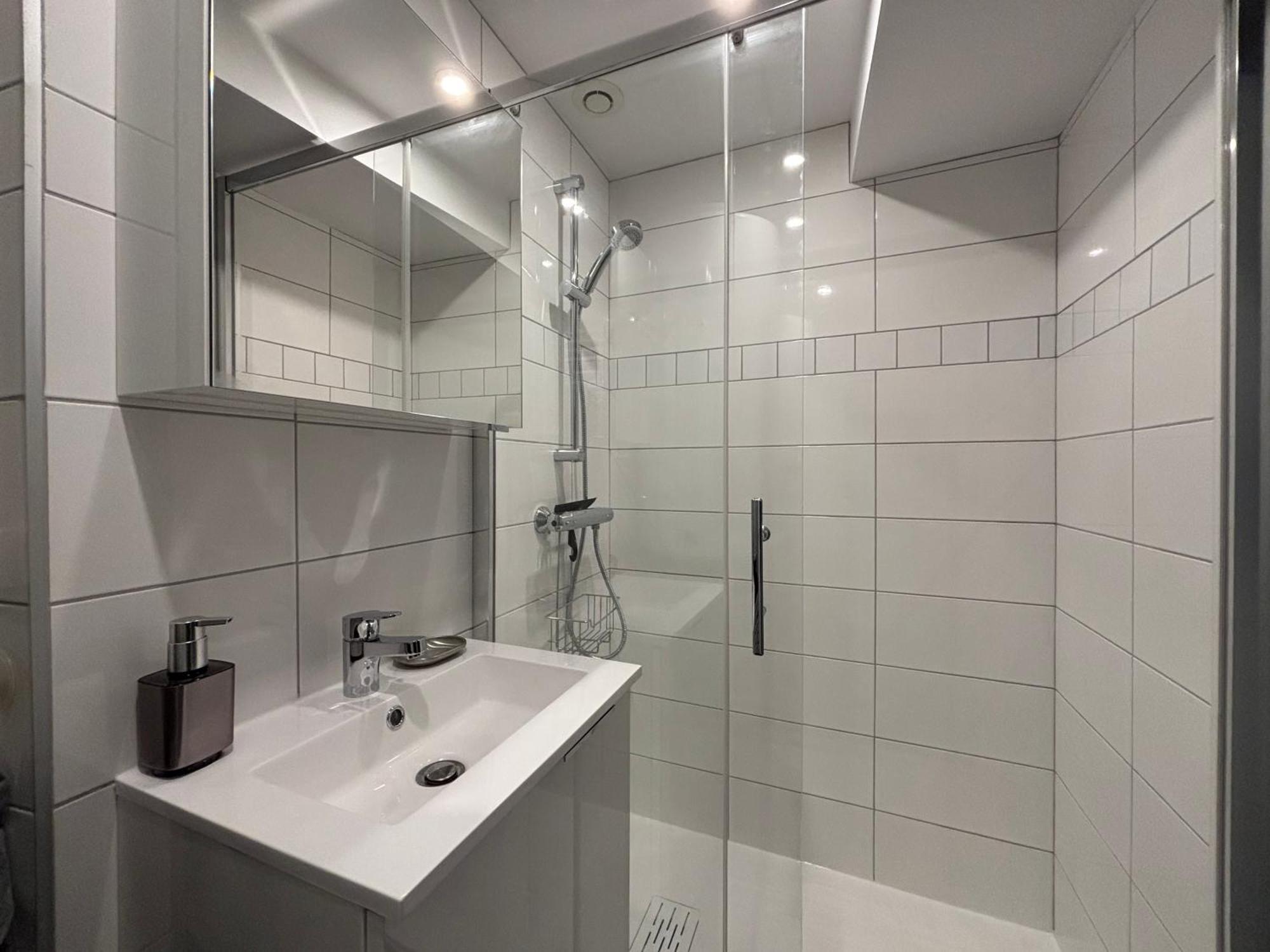 Les Remparts Apt Spacieux 1 Er Etage Renove Joliment Decore Bien Equipe Plein Centre Bayeux Proche Plages Du Debarquement Parking Gratuit A Proximite 외부 사진