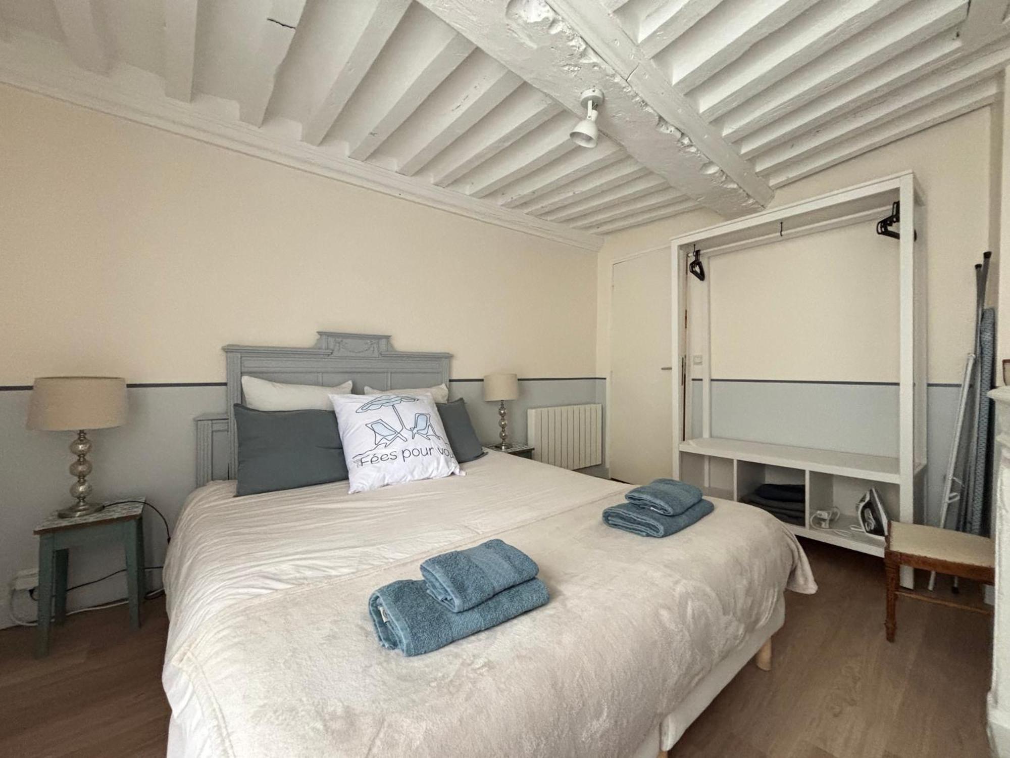 Les Remparts Apt Spacieux 1 Er Etage Renove Joliment Decore Bien Equipe Plein Centre Bayeux Proche Plages Du Debarquement Parking Gratuit A Proximite 외부 사진