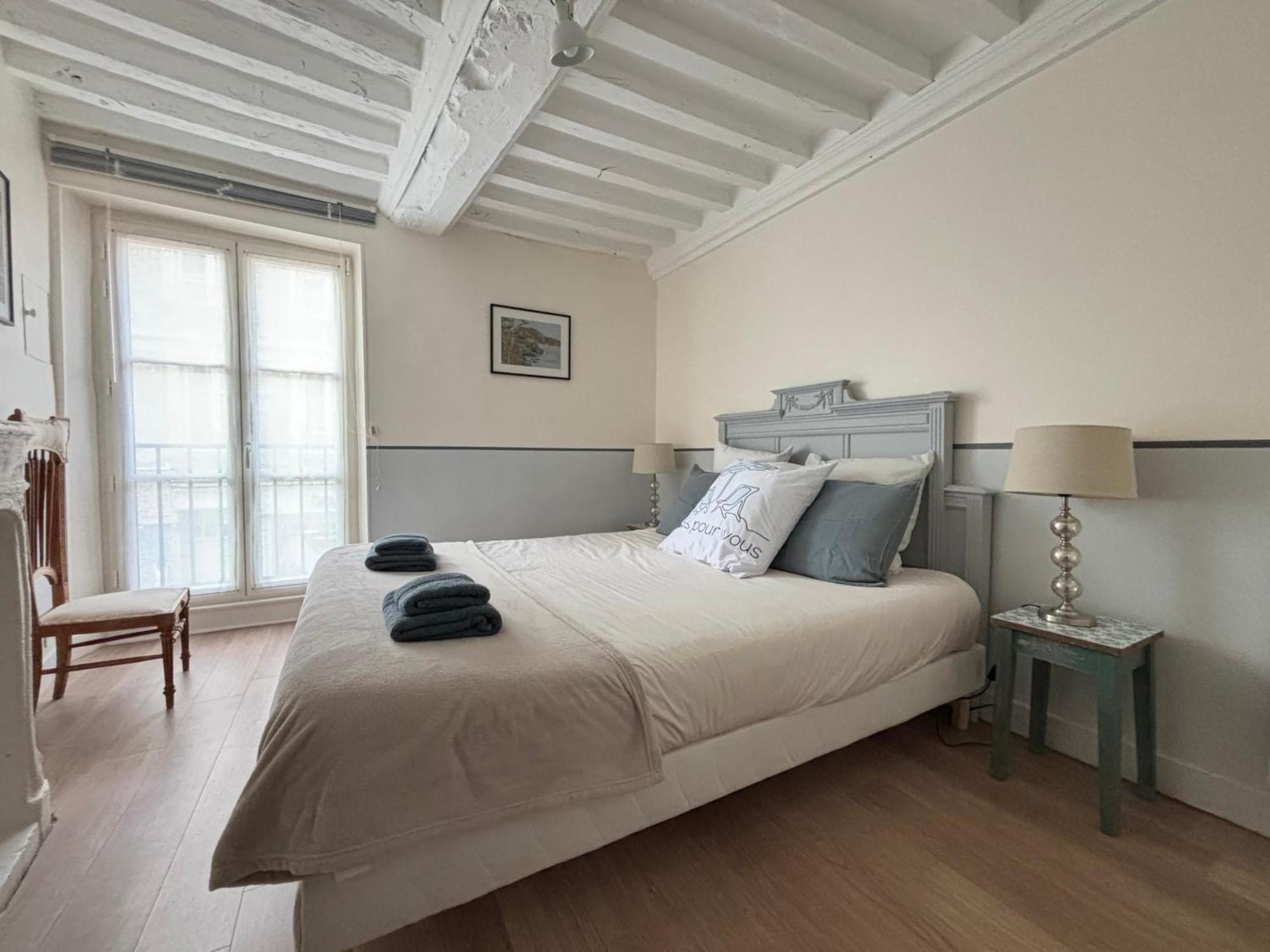 Les Remparts Apt Spacieux 1 Er Etage Renove Joliment Decore Bien Equipe Plein Centre Bayeux Proche Plages Du Debarquement Parking Gratuit A Proximite 외부 사진